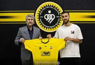 وینگر فولاد با سپاهان چهار ساله بست
