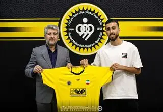 وینگر فولاد با سپاهان چهار ساله بست

