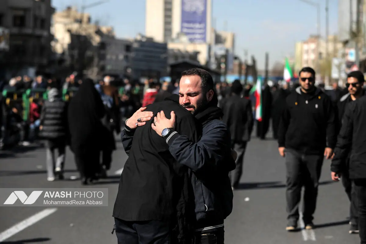 تجمع سوگواران رهبر شهید انقلاب در میدان انقلاب تهران