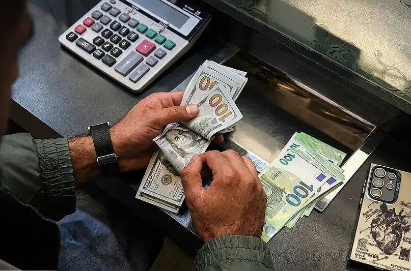 پیش‌بینی قیمت دلار؛ نرخ تعادلی ۲۷۰ هزار تومان/ بازار ارز آماده جهش تازه!