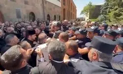 درگیری بین پلیس ارمنستان با کشیش‌ها