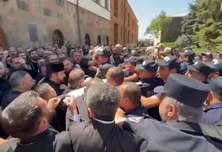 درگیری بین پلیس ارمنستان با کشیش‌ها