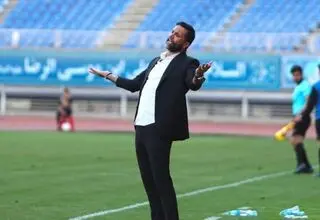نیکبخت واحدی: استقلال شده گوشت قربانی!
