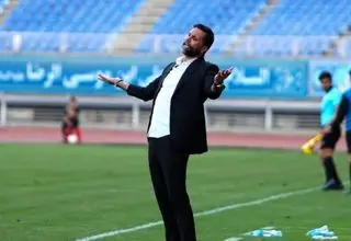 نیکبخت واحدی: استقلال شده گوشت قربانی!