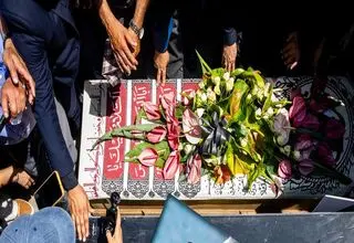 مادر اکبر عبدی: روح پسرم را شاد کردید