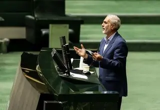 مشکل بیمه تکمیلی بازنشستگان طی یکی دو روز آینده حل می‌شود/  لایحه تعطیلی پنجشنبه‌ها در دستور صحن علنی مجلس قرار دارد