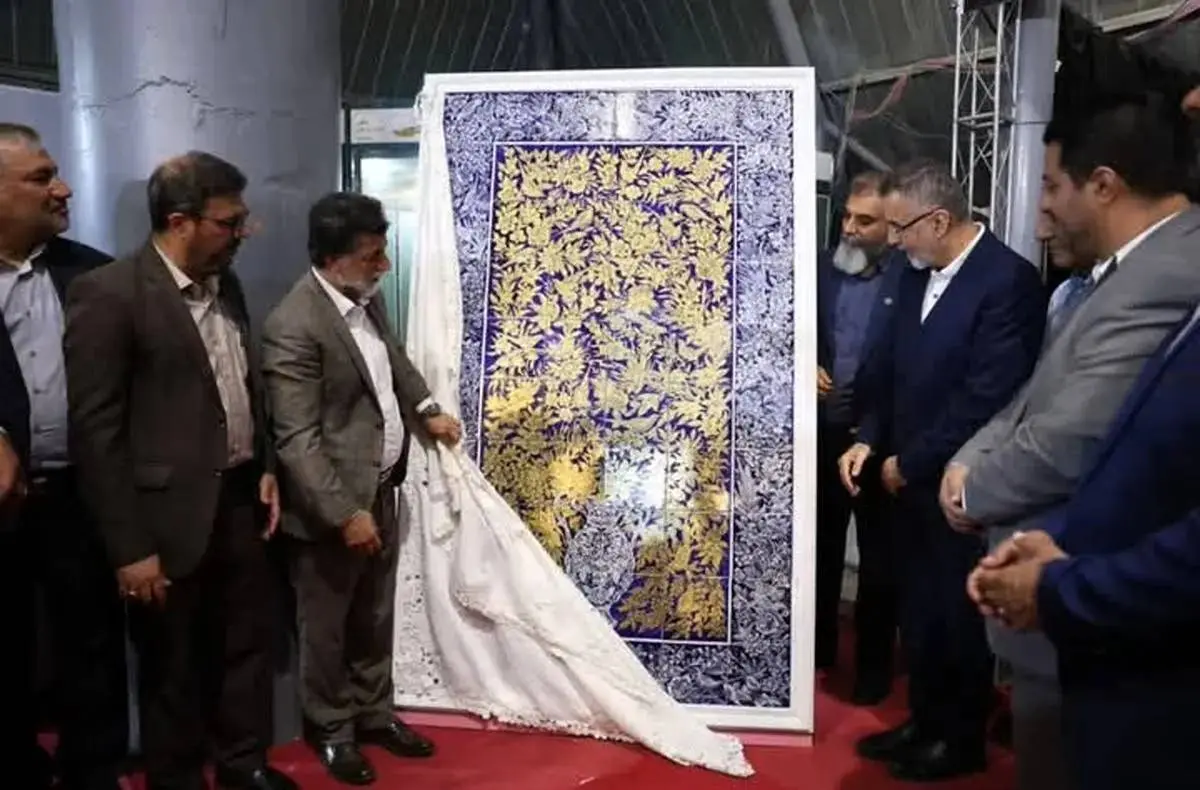 تابلو کاشی هفت‌رنگ شیراز رونمایی شد