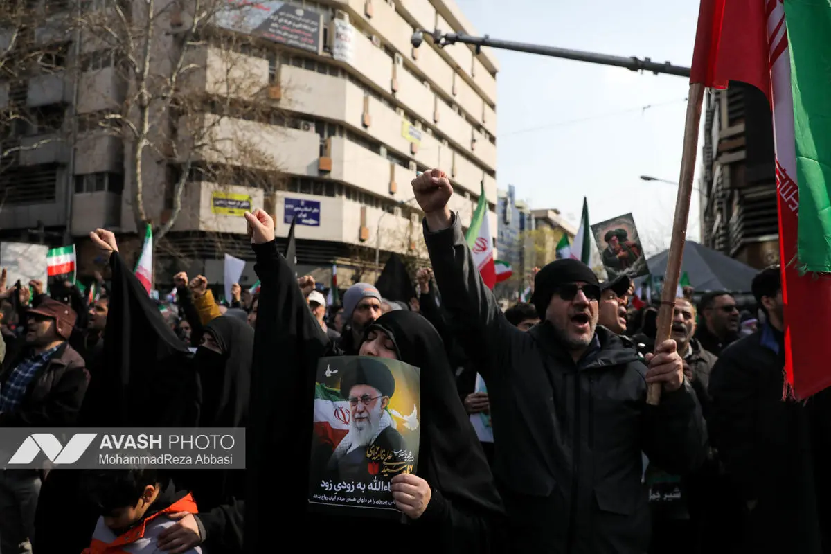 تشییع پیکر ۳۵ شهید جنگ رمضان در تهران -۲