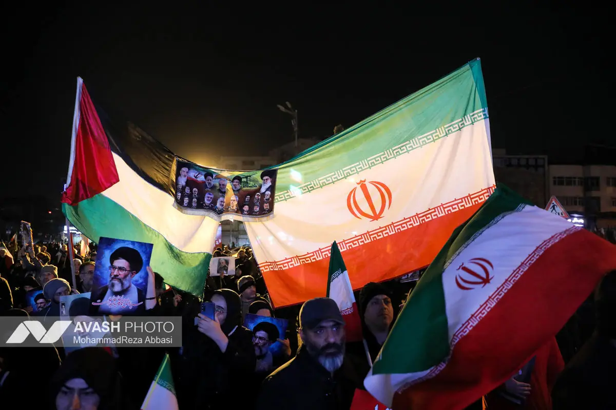 هفتمین شب تجمع مردم تهران در سوگ رهبر شهید