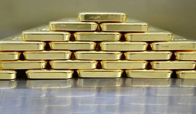 عبور قیمت هر اونس طلا در معاملات روز پنجشنبه از ۴۲۰۰ دلار