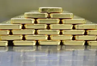 عبور قیمت هر اونس طلا در معاملات روز پنجشنبه از ۴۲۰۰ دلار 