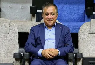 تاجرنیا در استقلال ماندنی شد