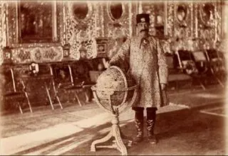 عکسی کمیاب از ناصرالدین شاه قاجار در تالار آینه کاخ گلستان
