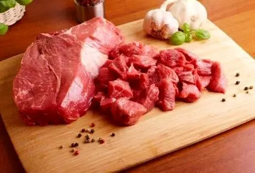 قیمت گوشت وارداتی نسبت به گوشت داخلی ارزان‌تر است
