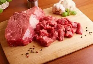 قیمت گوشت وارداتی نسبت به گوشت داخلی ارزان‌تر است