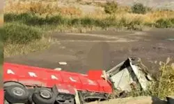 مرگ راننده در واژگونی یک تریلی