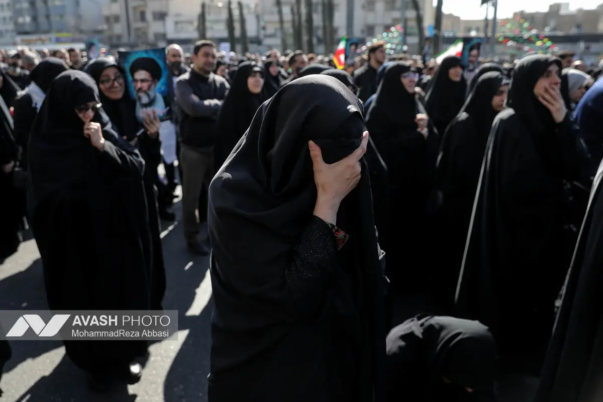 تجمع سوگواران رهبر شهید انقلاب در میدان انقلاب تهران