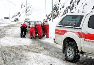 امدادرسانی هلال احمر به بیش از ۸ هزار گرفتار شده در برف و کولاک