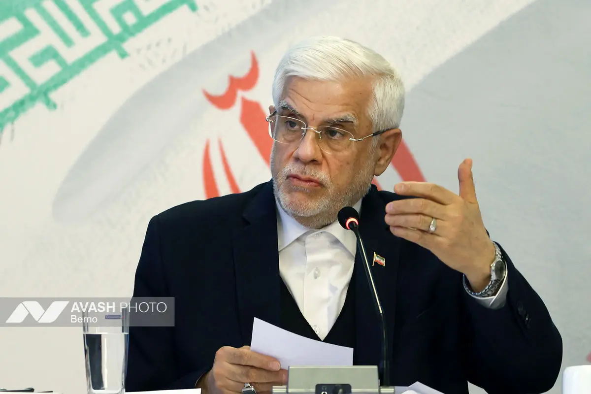 نشست جمعی از هنرمندان با معاون اول رئیس جمهور