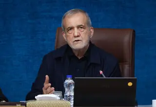 تقدیر پزشکیان از همراهی مردم و دستگاه‌ها در برگزاری مراسم تشییع رهبر شهید