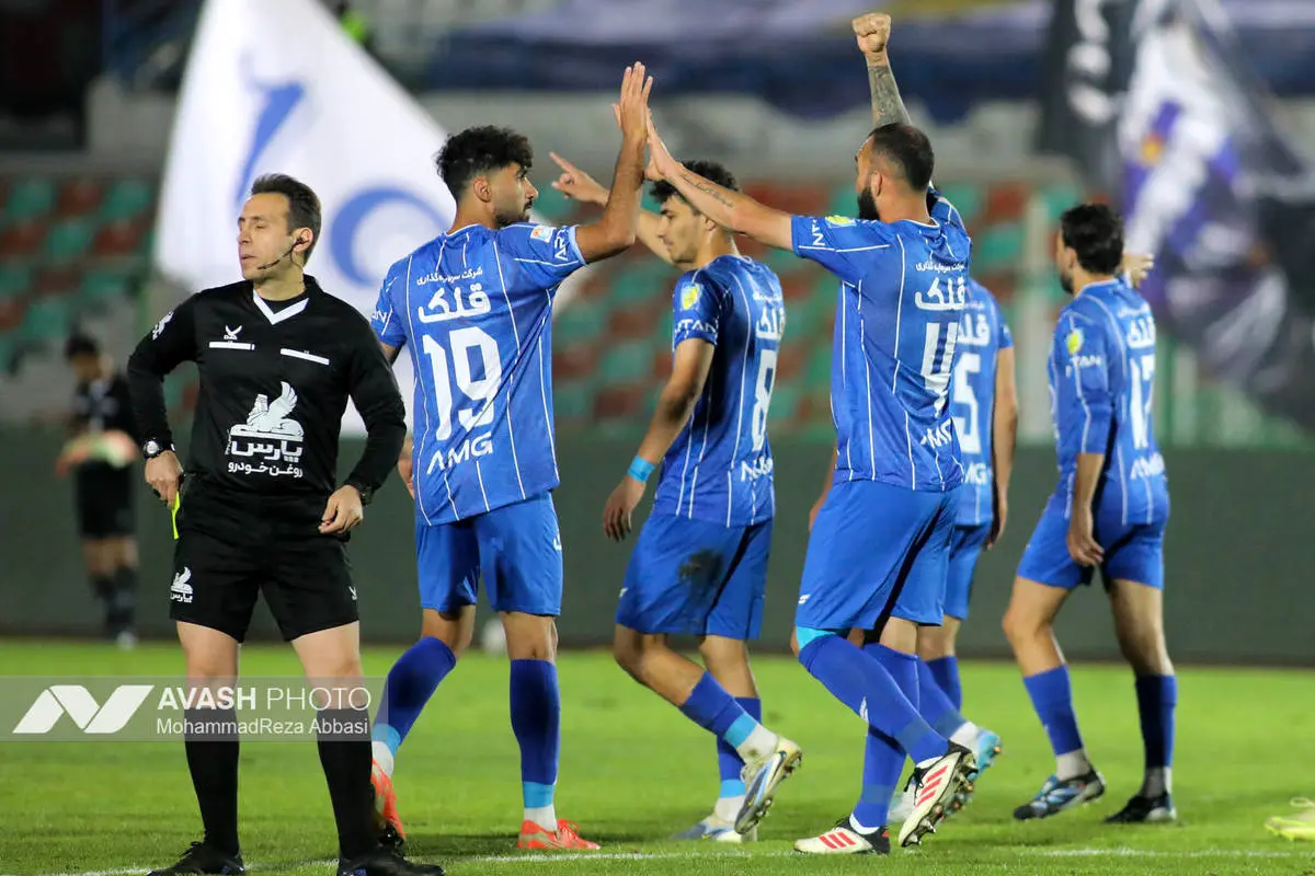 برنامه اختصاصی کادر فنی به بازیکنان
