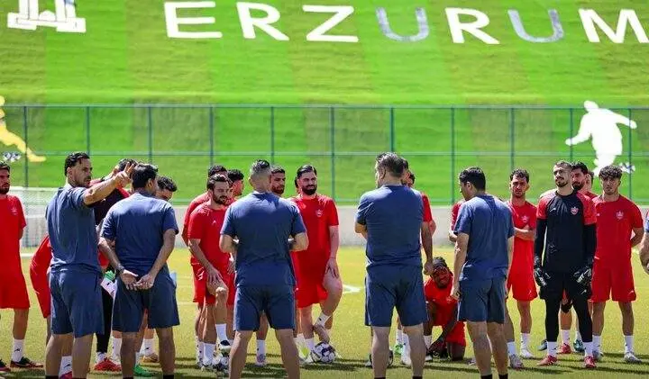 مربی جدید پرسپولیس وارد تهران شد