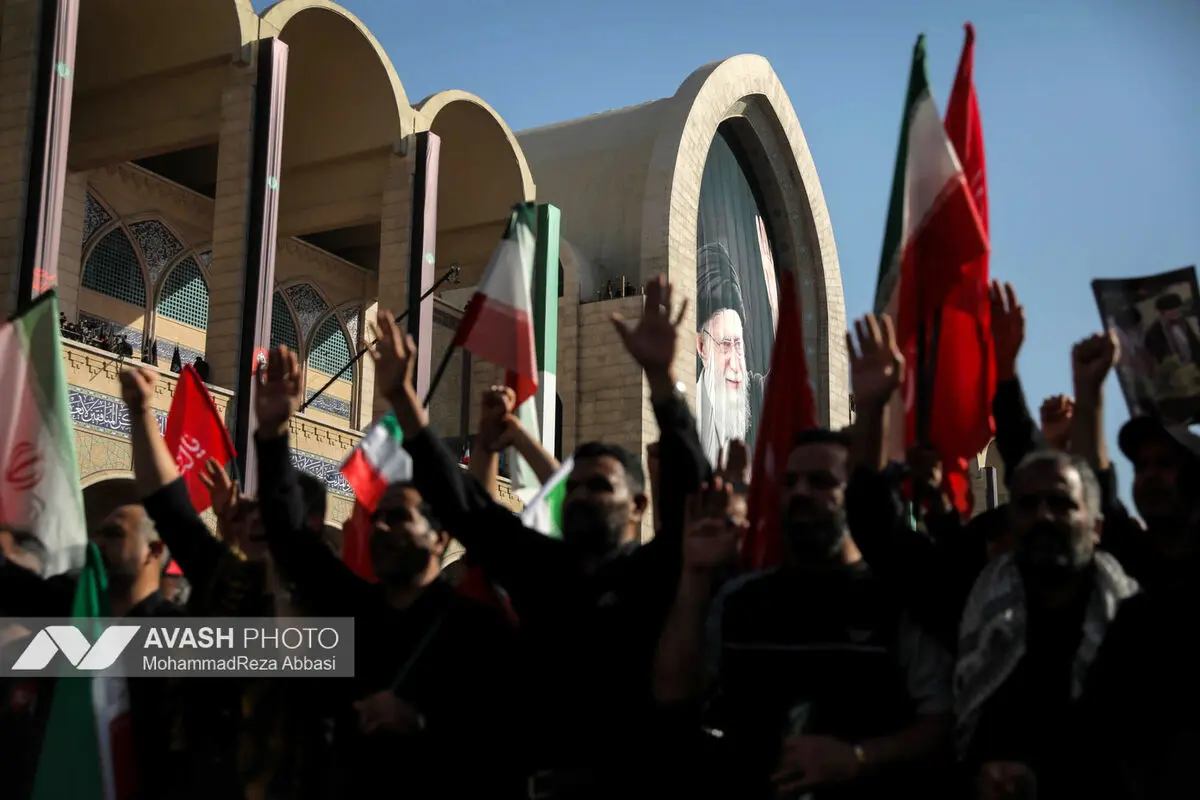 اقامه نماز بر پیکر رهبر شهید انقلاب در مصلای تهران