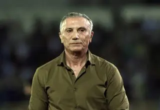 درخشان: خط دفاعی تیم ملی هنوز مشکل دارد