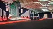 وداع سردار سید مجید موسوی با پیکر امام شهید انقلاب/ عکس
