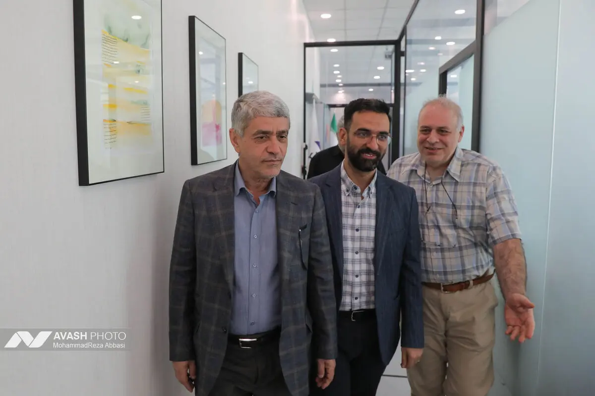 بازدید علی طیب نیا و محمد جواد آذری جهرمی از تحریریه آوش به مناسبت روز خبرنگار