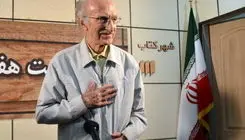 مردی نگران «غلط ننوشتن»