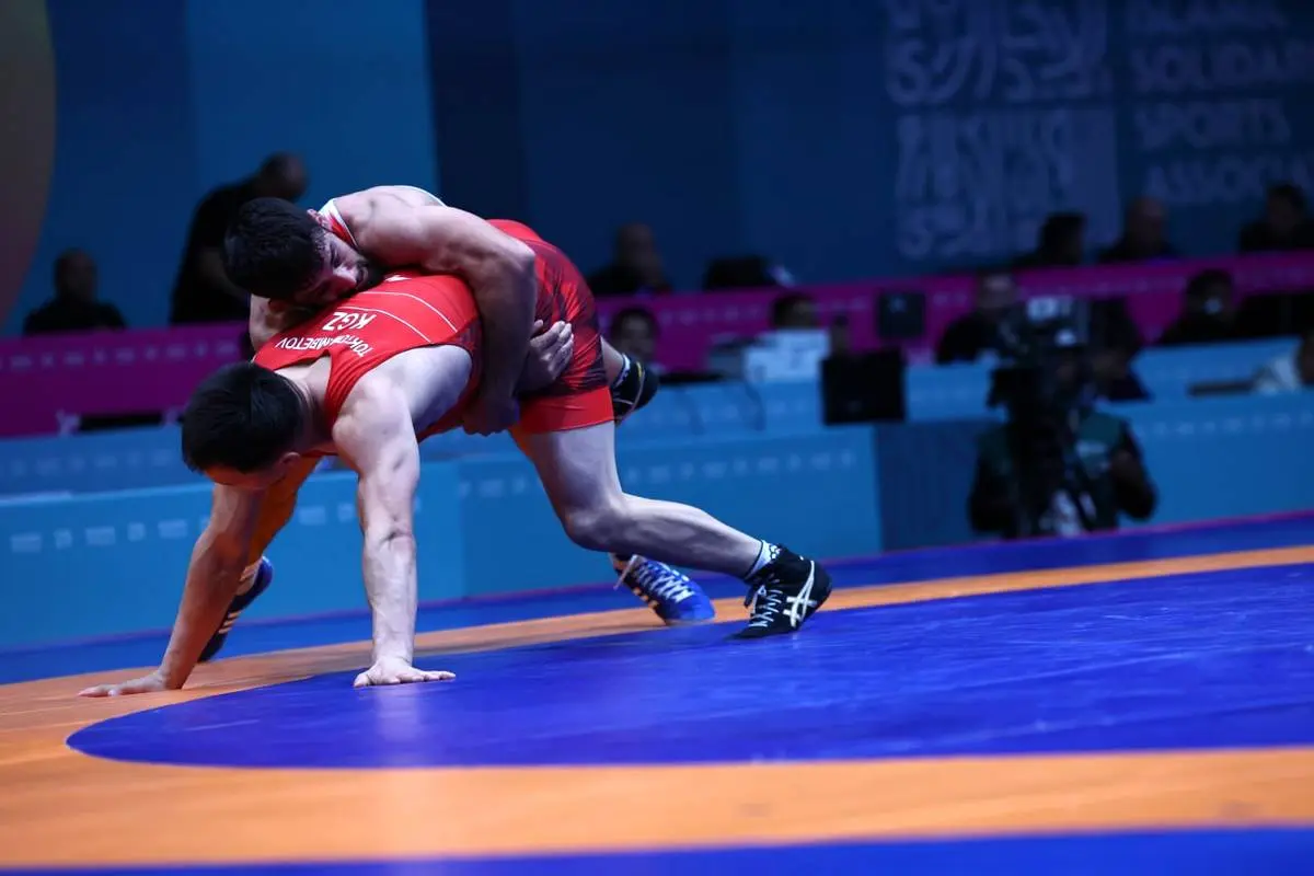 پیروزی امامی مقابل کشتی‌گیر قرقیز/ یونس به نیمه‌نهایی رسید