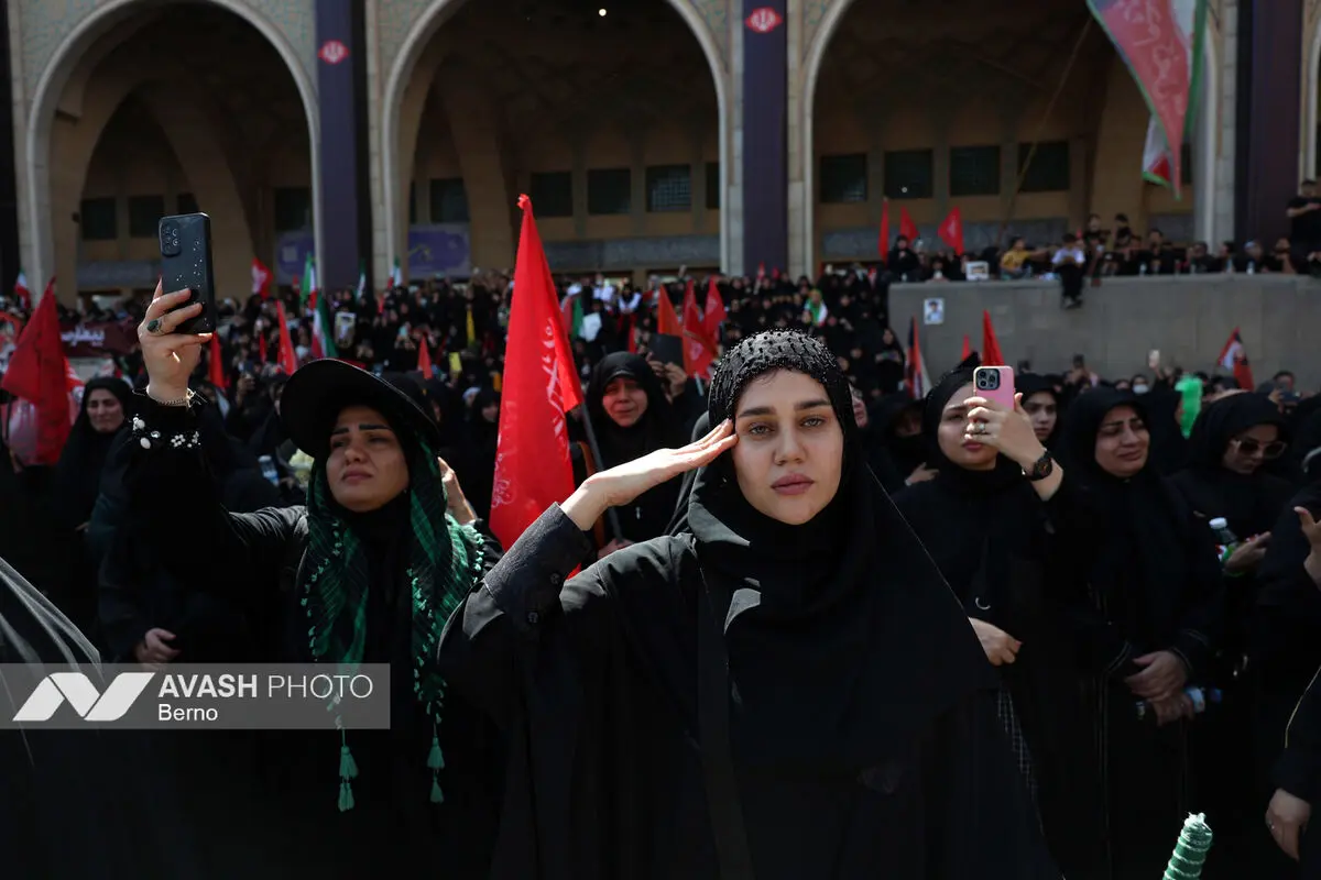 مراسم وداع با رهبر شهید انقلاب و اقامه نماز بر پیکرهای مطهر شهدا - ۲