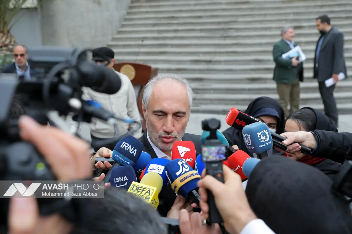 اعضای هیأت دولت در جمع خبرنگاران