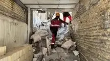 نجات ۶ کارگر از زیر آوار توسط آتش‌نشانان