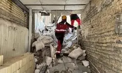 نجات ۶ کارگر از زیر آوار توسط آتش‌نشانان