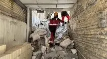 نجات ۶ کارگر از زیر آوار توسط آتش‌نشانان