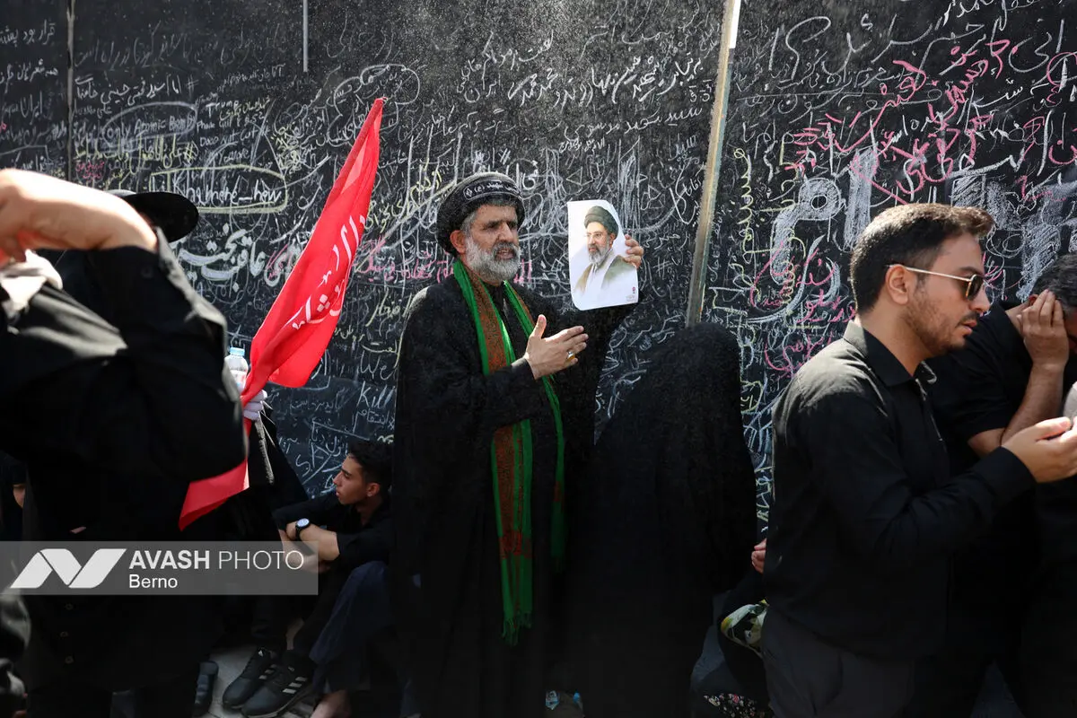 مراسم وداع با رهبر شهید انقلاب و اقامه نماز بر پیکرهای مطهر شهدا - ۲