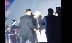 حرکت عجیب یک طرفدار در کنسرت مجید رضوی و نحوه برخورد او+ویدیو