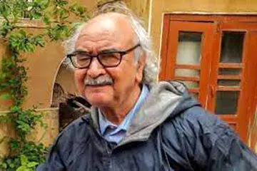 شفیعی کدکنی: ایران از پای نمیافتد