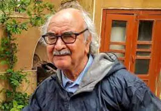 شفیعی کدکنی: ایران از پای نمی‌افتد