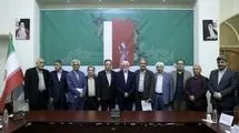 عارف: کتاب کاغذی حذف‌شدنی نیست، دولت حامی ناشران است
