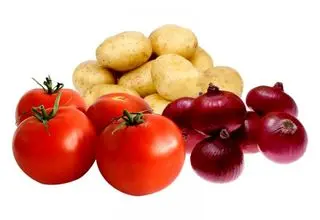 بازار سیب زمینی و پیاز در اعتدال؛ صادرات قیمت گوجه فرنگی را نوسانی کرد