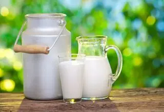 هر رده سنی روزانه چقدر باید شیر مصرف کند؟
