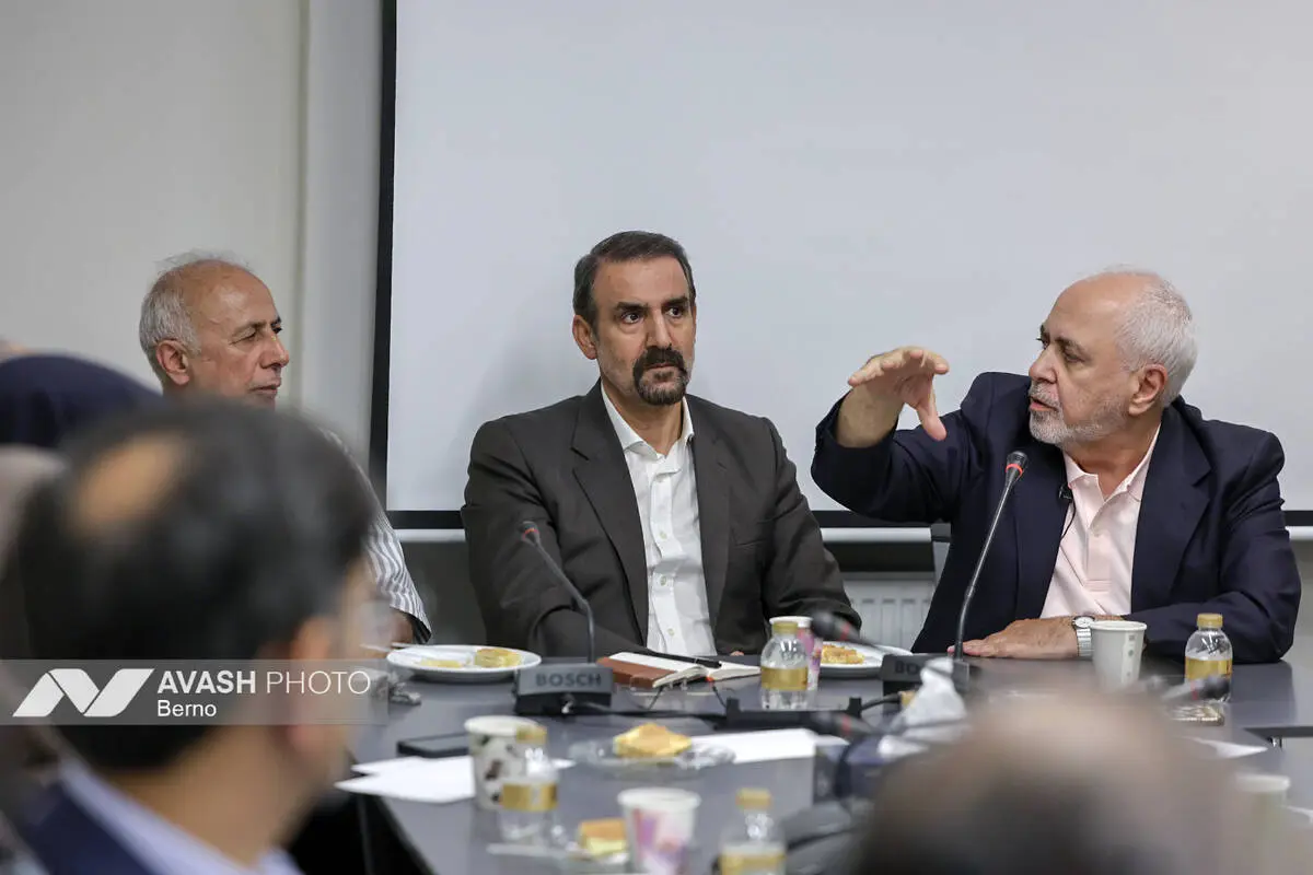 شادی برخی افراد از بازگشت تحریم‌ها غیرمنطقی است