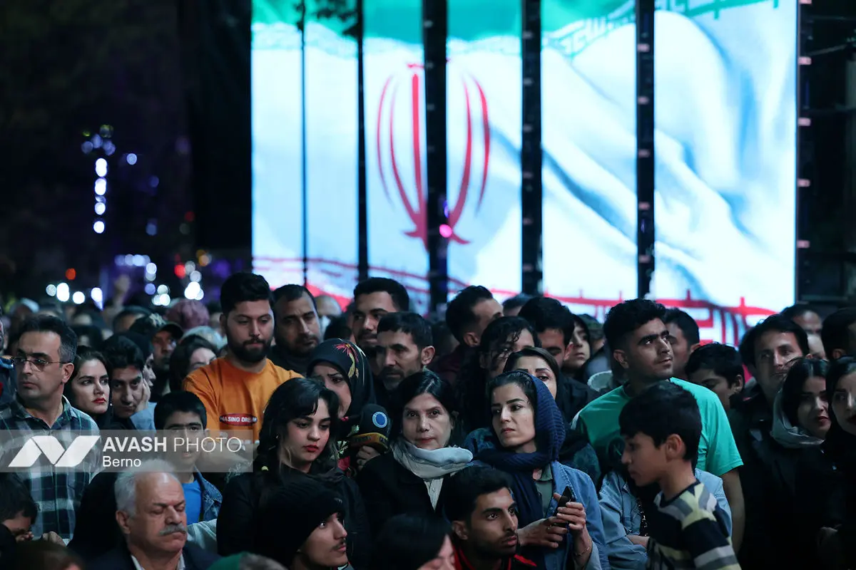 رونمایی از مجسمه «زانو زنندگان برابر ایران»