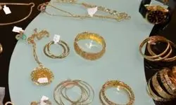 ماجرای دختری که طلاهای خانواده را می‌دزدید