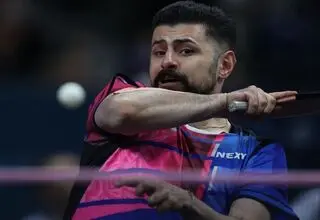 عالمیان کامبک خورد، شهسواری باخت