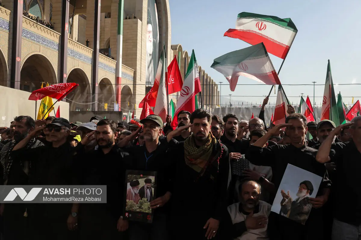 اقامه نماز بر پیکر رهبر شهید انقلاب در مصلای تهران