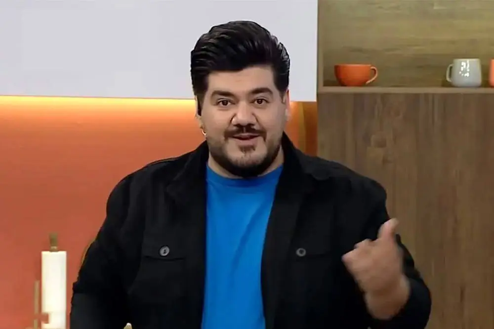 8 دقیقه عذرخواهی روی آنتن زنده؛ این مجری‌ها را از کجا می‌آورید؟